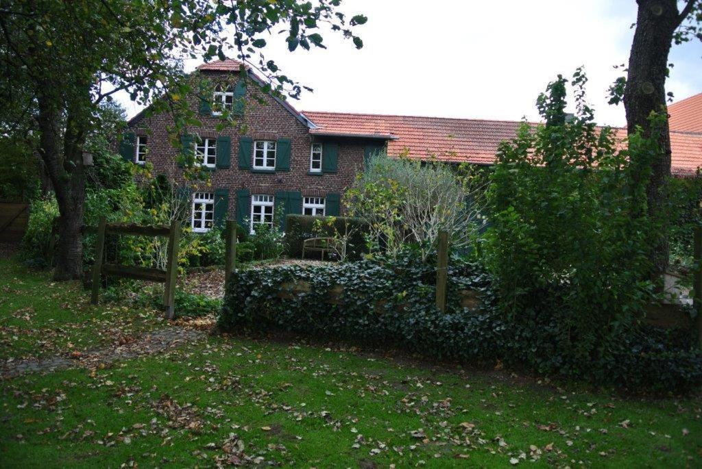 Ferienwohnung Auf Denkmalgeschuetztem Sturmhof グレーフラート エクステリア 写真